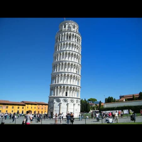 La Torre di Pisa in Piazza dei Miracoli