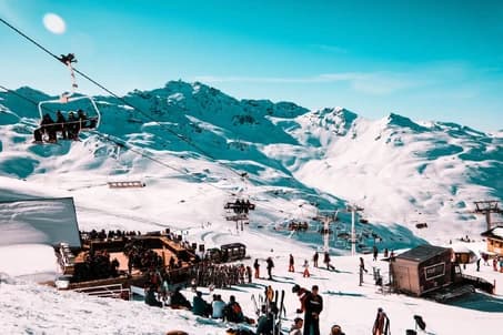 Comprensorio sciistico sulle Alpi innevate